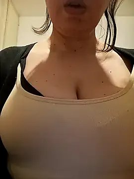 Dolcissima33 on StripChat