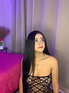 Dulcekitty__ on StripChat