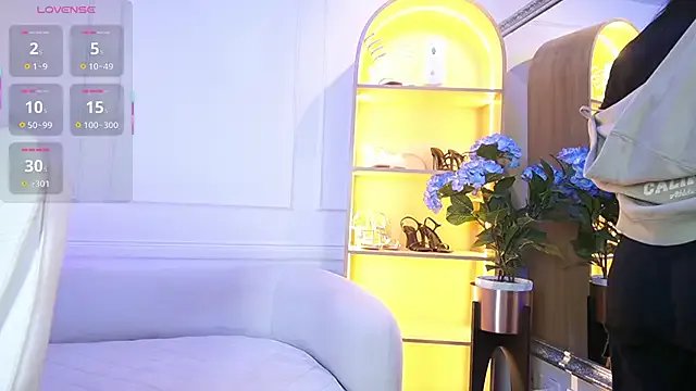 elasummer on StripChat