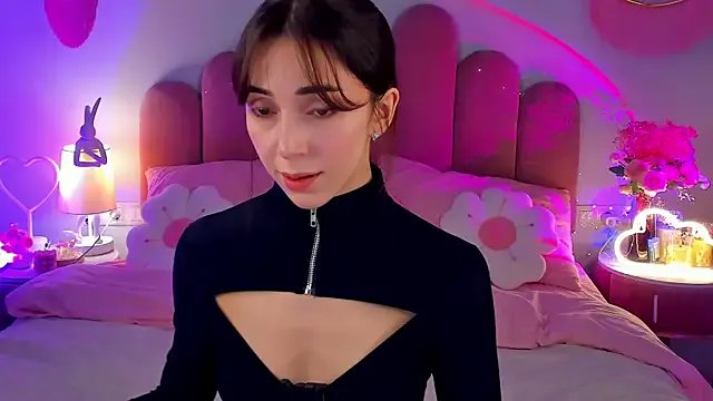 ElsaYoung on StripChat