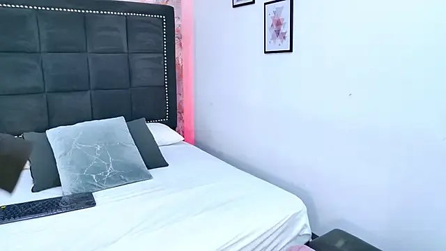 Emaa_Vega on StripChat