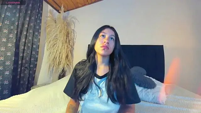 EmiGomez_ on StripChat