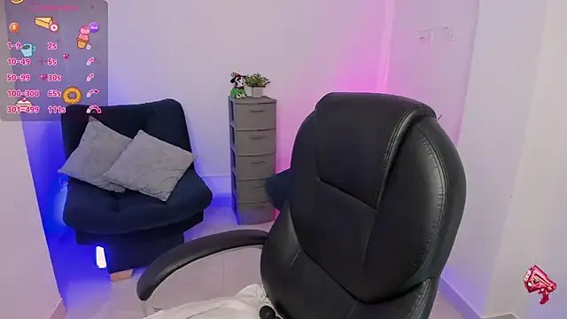 emilly_smith_1 on StripChat