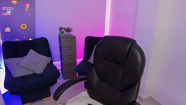 emilly_smith_1 on StripChat