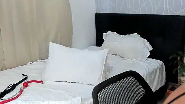 Emilyvalk_ on StripChat