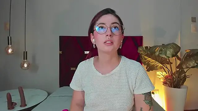 Emilywatsonn on StripChat