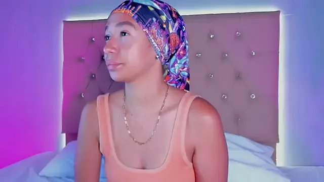 EmmaLawrence_ on StripChat