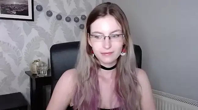 emmaxDelight on StripChat