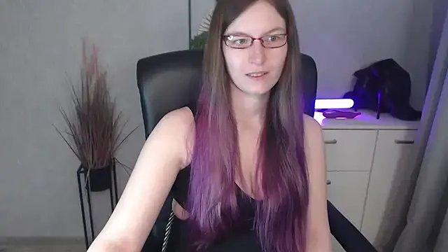 emmaxDelight on StripChat