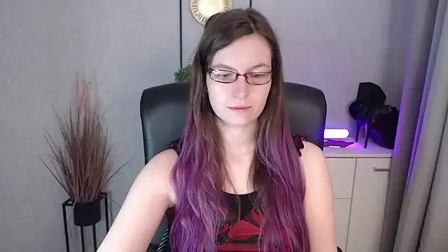 emmaxDelight on StripChat