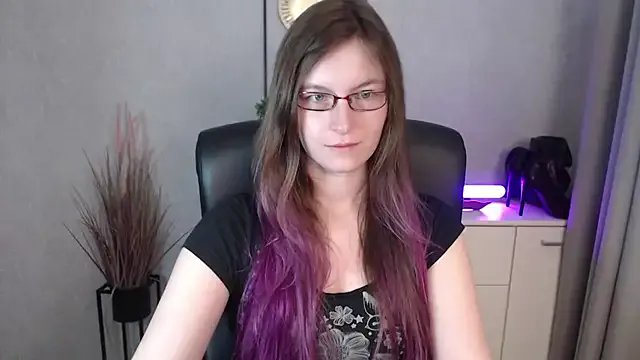 emmaxDelight on StripChat