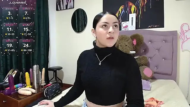 Emmie_Hot on StripChat