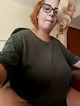 Escarlate4you_ on StripChat