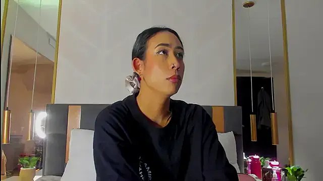 GabyPetit — play with my finger inside the my pantys