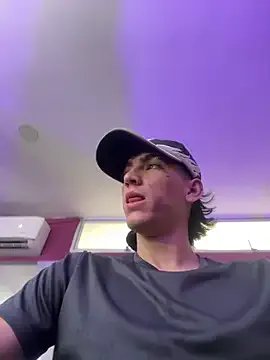 Handsomeboyss19 on StripChat