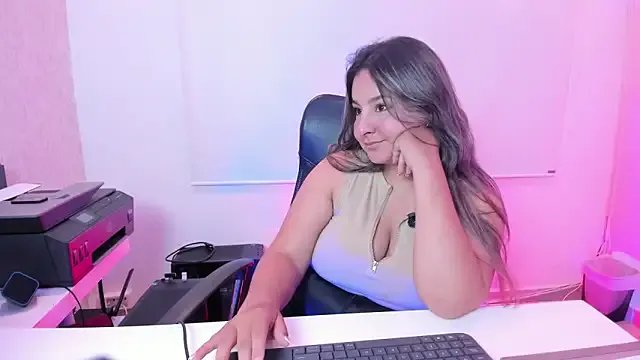 Hannahpretty- —  SPIT BOOBS + PLAY WITH NIPPLES