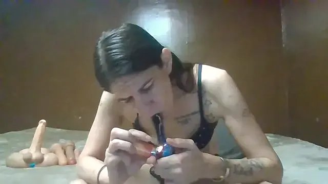 Heavenskyyee on StripChat