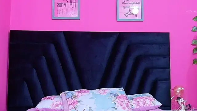 innocenthazel on StripChat