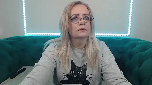 IvanaCharm on StripChat