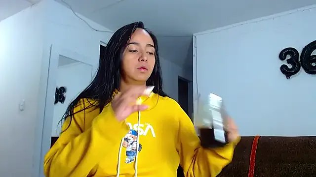 Kendall_honea on StripChat