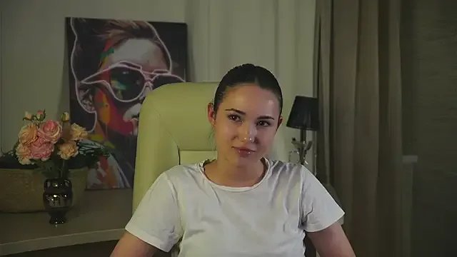 LeenaPuita on StripChat