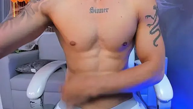 Leo_santoro on StripChat