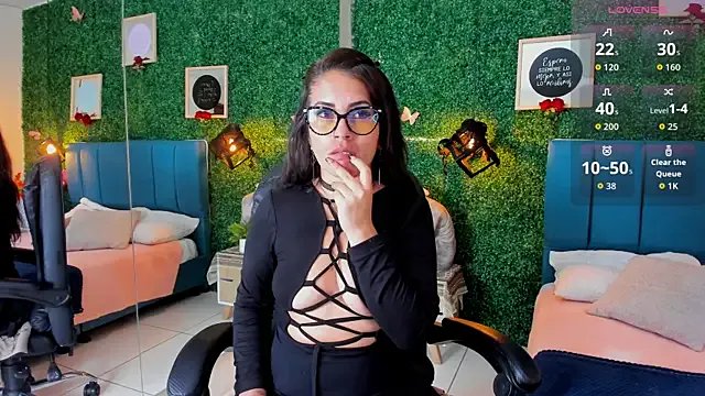 Linagh_ on StripChat