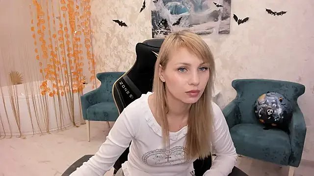 LindaSandy_1 on StripChat