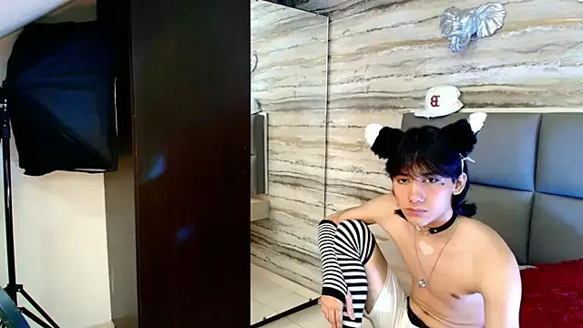 Lovers_21 on StripChat