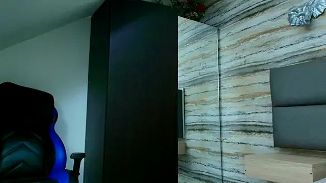 Lovers_21 on StripChat