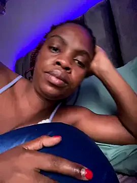 LuciousLips96 on StripChat