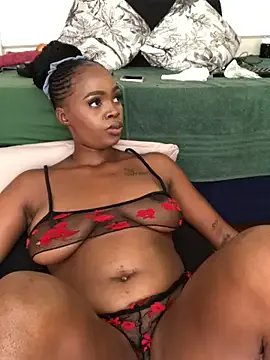 LuciousLips96 on StripChat