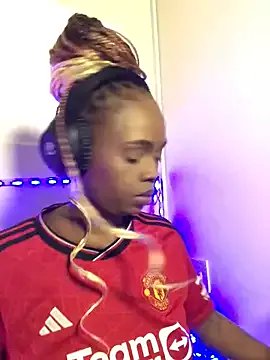 LuciousLips96 on StripChat