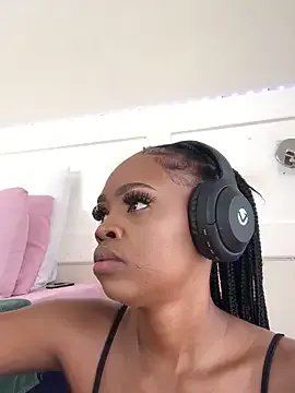 LuciousLips96 on StripChat