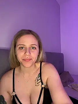 lunawolf21 on StripChat