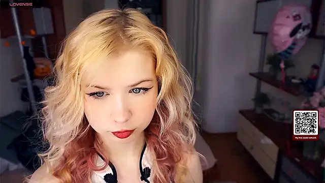 LynetHakes on StripChat