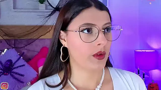 madisonjones- on StripChat