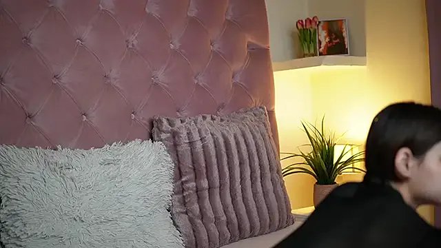 MaiaMini on StripChat