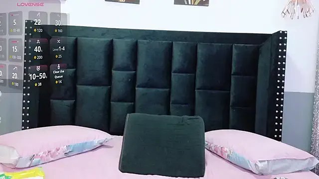 mamaneedsfun on StripChat