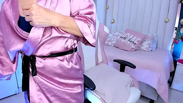 margot_smith_ — Ride dildo reverse