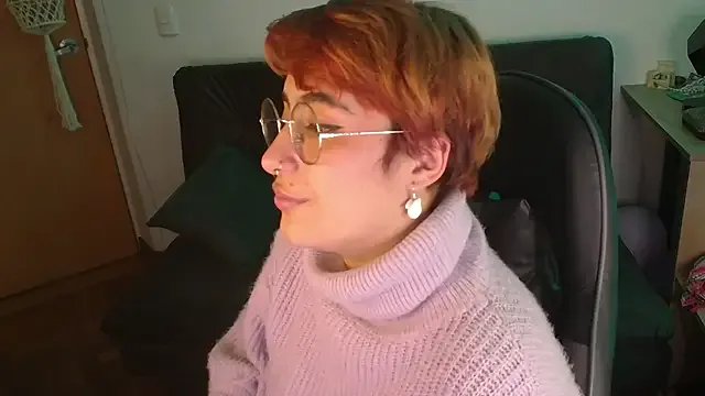 Miacatsito3 on StripChat