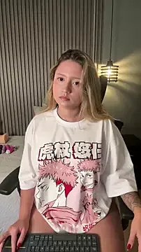 MiaPetit_ on StripChat