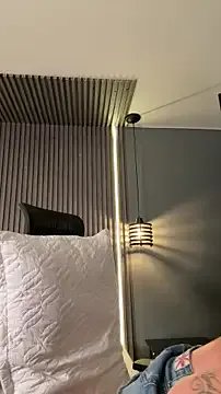 MiaPetit_ on StripChat