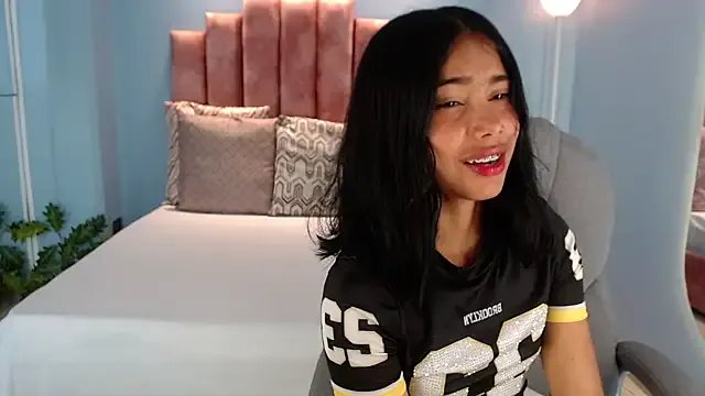 Milaa_Star_ on StripChat