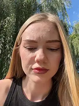 MilaMoone on StripChat