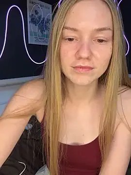 MilaMoone on StripChat