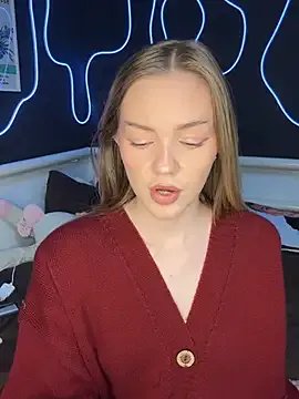 MilaMoone on StripChat