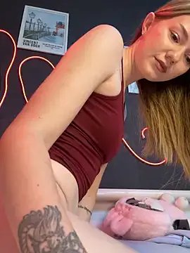 MilaMoone on StripChat