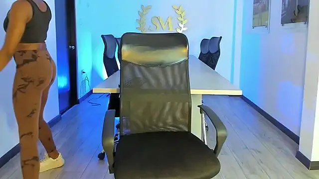 NalaRoux on StripChat