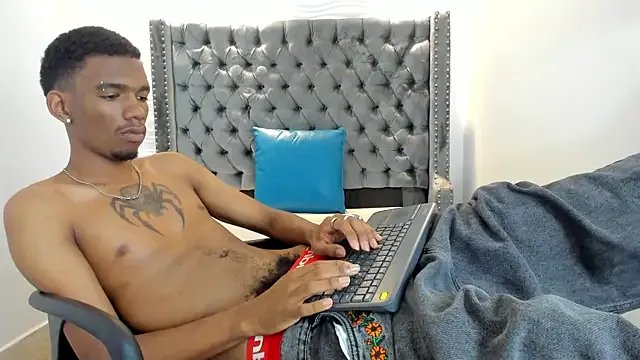 nero_reyd on StripChat